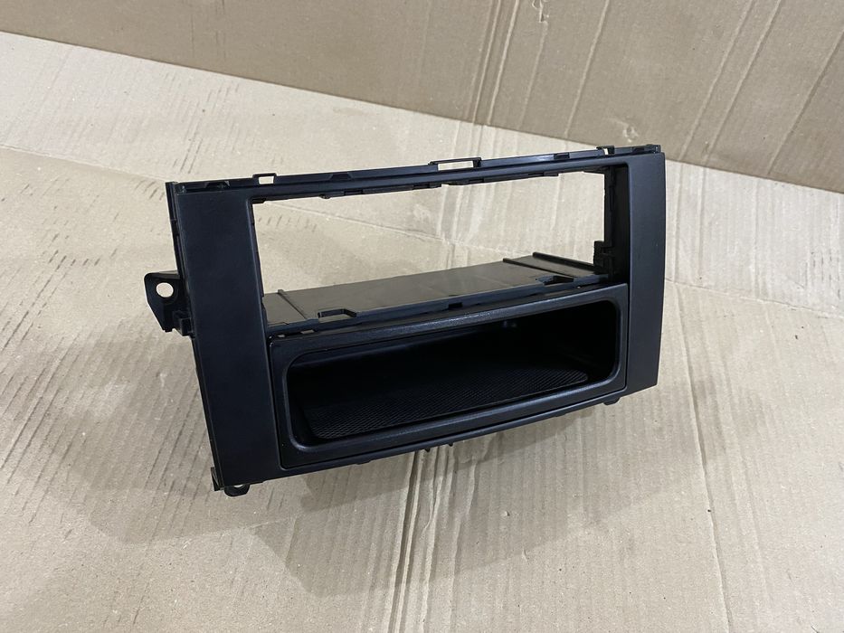 Оригінальна рамка магнитофона (1 Din) Mercedes w639 Vito