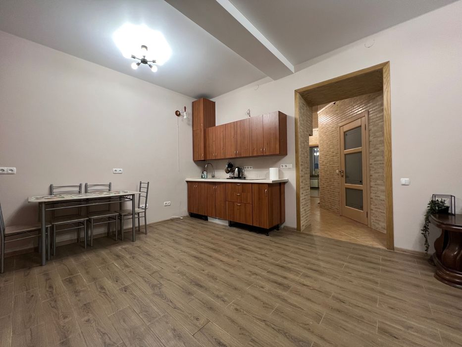 Снимите двухкомнатную квартиру в Центре, проспект Дмитра Яворницького