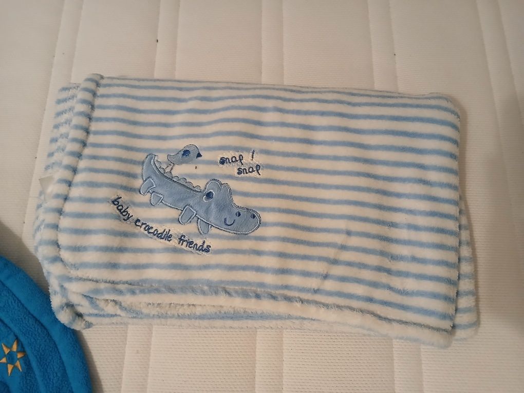 Ninho para ovo e carrinho de bebe