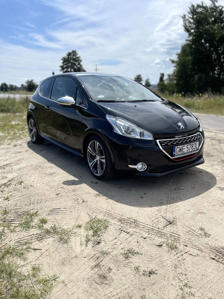Czarny Peugeot 208 GTI 200 KM
