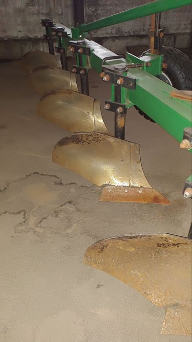 Плуг ПЛН 5-35, п'ятикорпусний, навісний, стан НОВОГО, 2000 р.в.