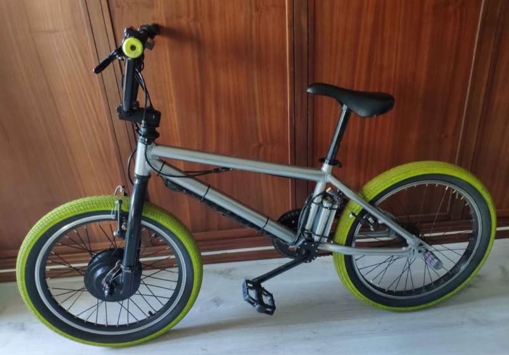 Bicicleta BMX elétrica
