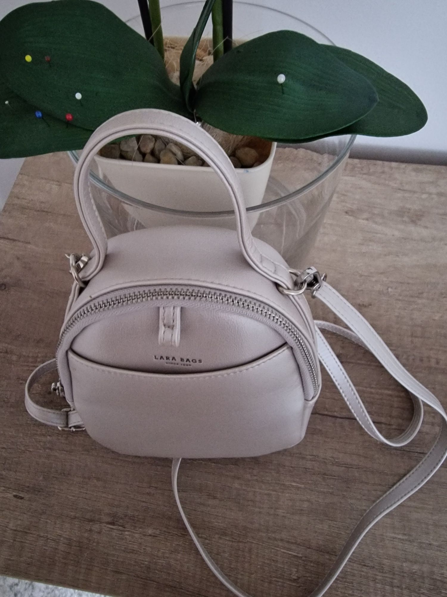 Srebrny mini plecaczek"Zara".