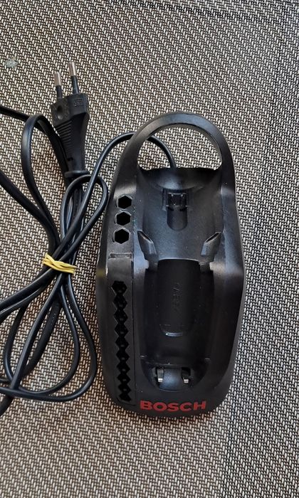 Ładowarka bosch do wkrętarki IXO D70745