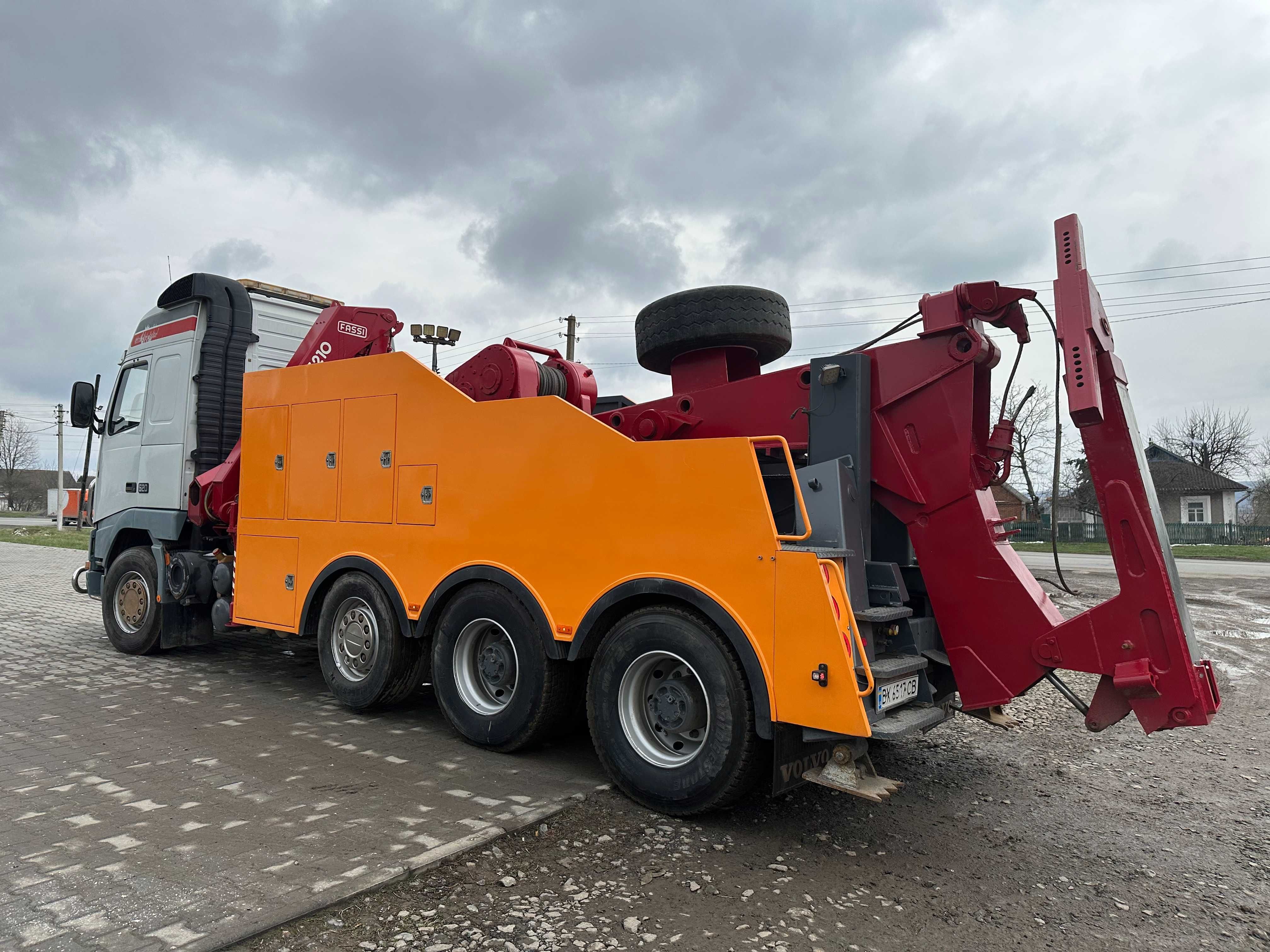 Volvo FH16 520 к.с. | Спецевакуатор для вантажівок | 8x4 | Кран Fassi