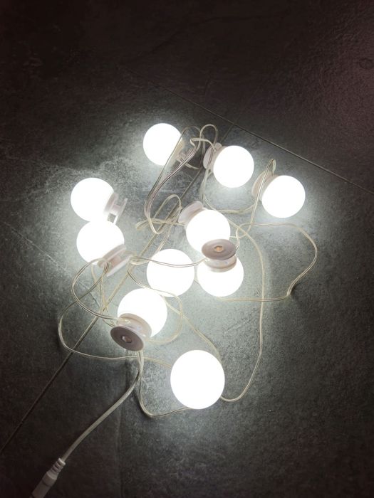 Lampki led na lustro