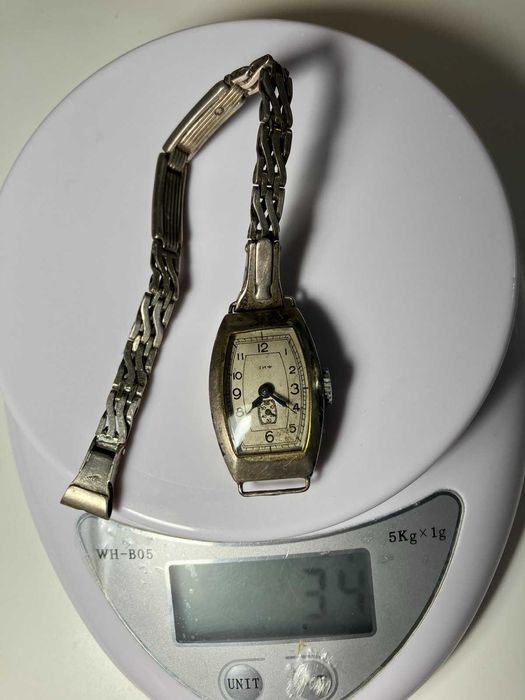 Часы наручные женские "ЗИФ", 30-е годы, серебро 875, на ходу.