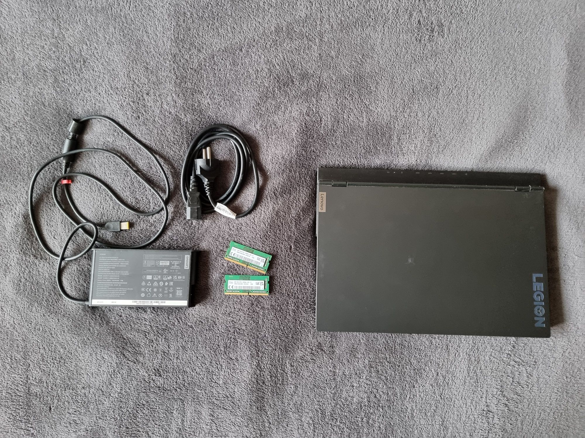 Ноутбук Lenovo Legion 5 15IMH6 Phantom Black (82NL001URM) не пряцює