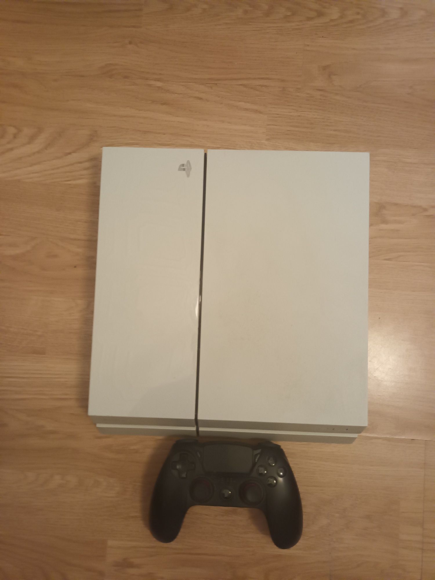 Sprzedam konsolę PlayStation 4 1tb ps4
