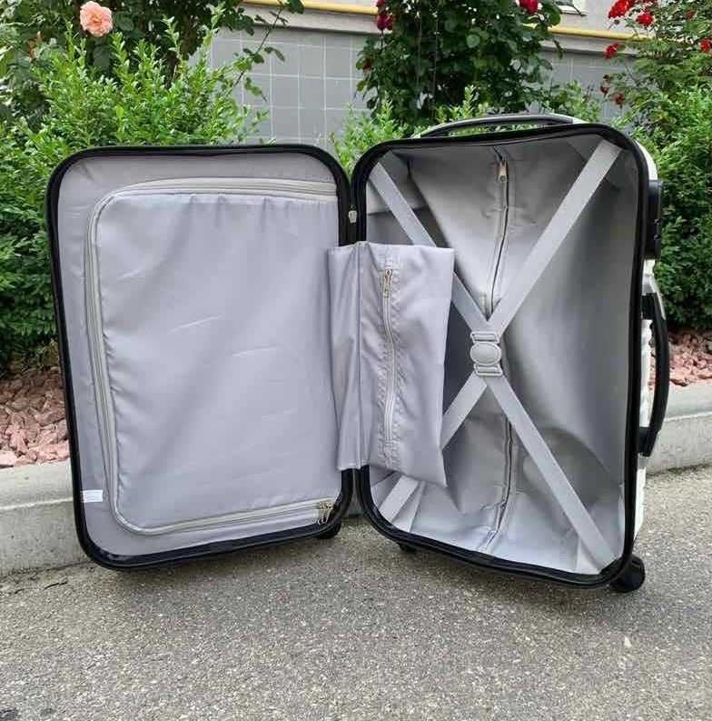 Нову валізу  на колесах Babyliss PRO M2330E White Suitcase