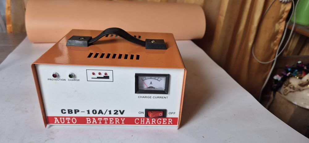 Prostownik ładowarka samochodowa 12V 10A jak nowy