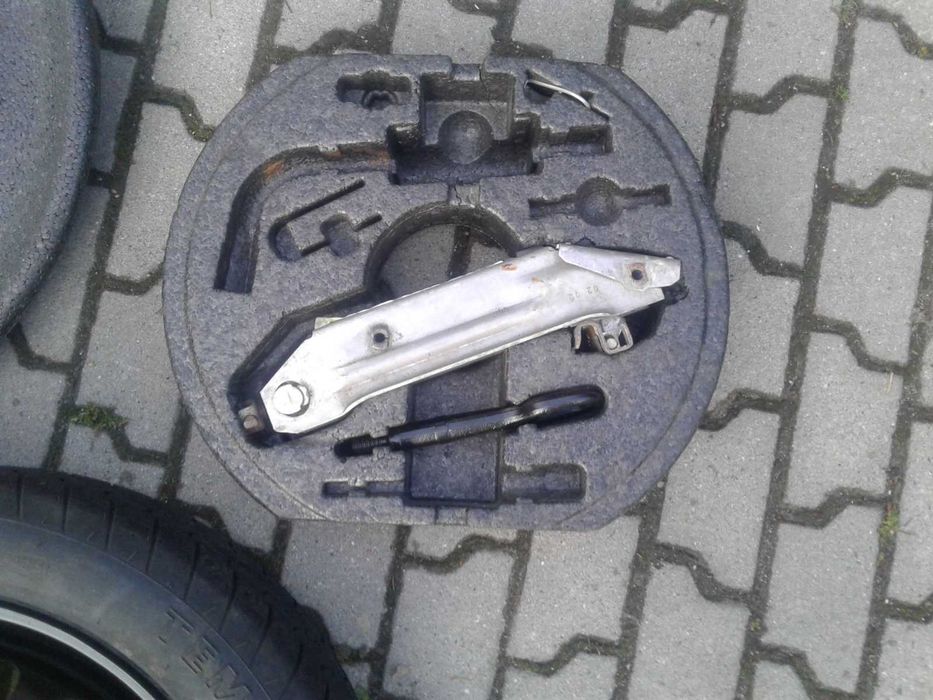 Audi A4 B5 B6 B7 8E0 Koło Zapasowe Dojazdowe Dojazdówka Wkład Lewarek
