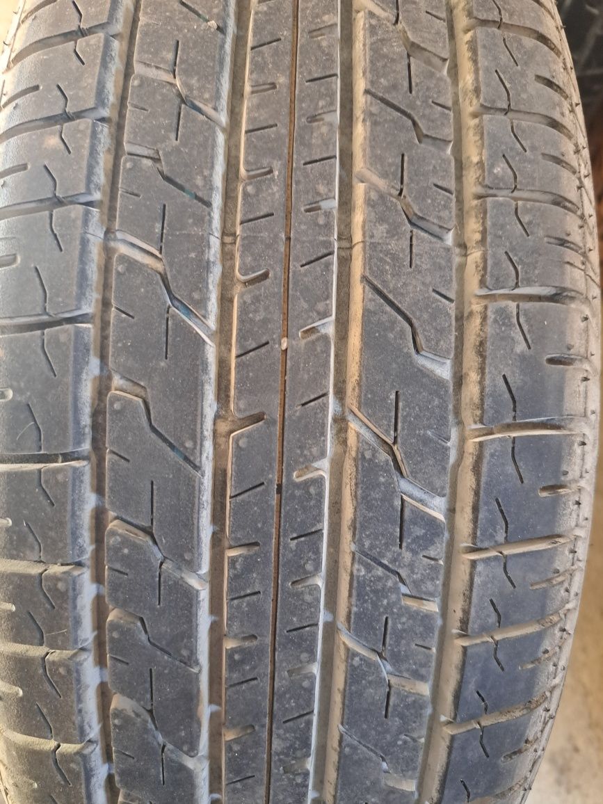 Pneus Bridgestone B390 (195/60R15) c/ jante