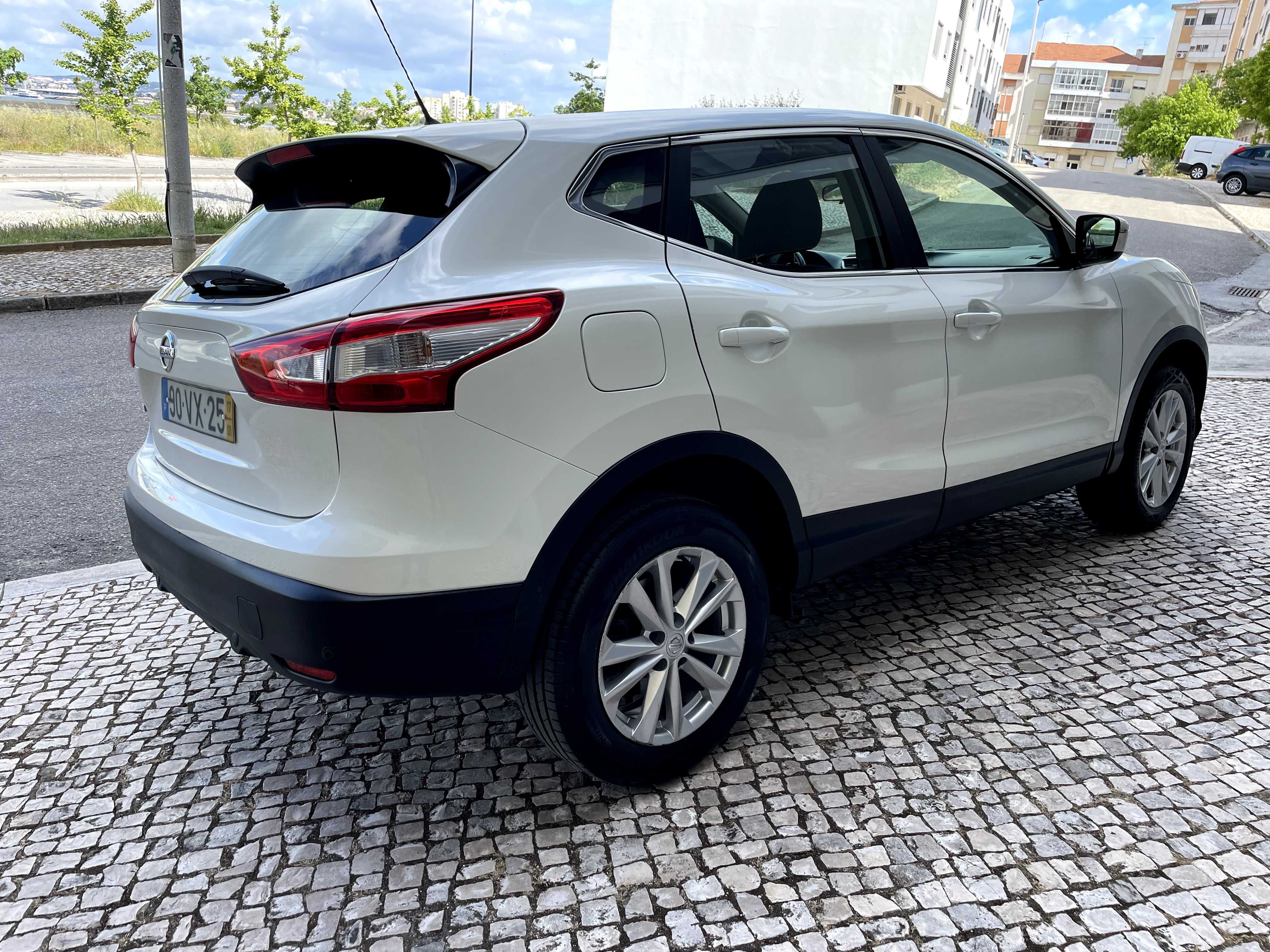 Nissan Qashqai 1.6 Cx. automática Excelente estado. Pneus novos.