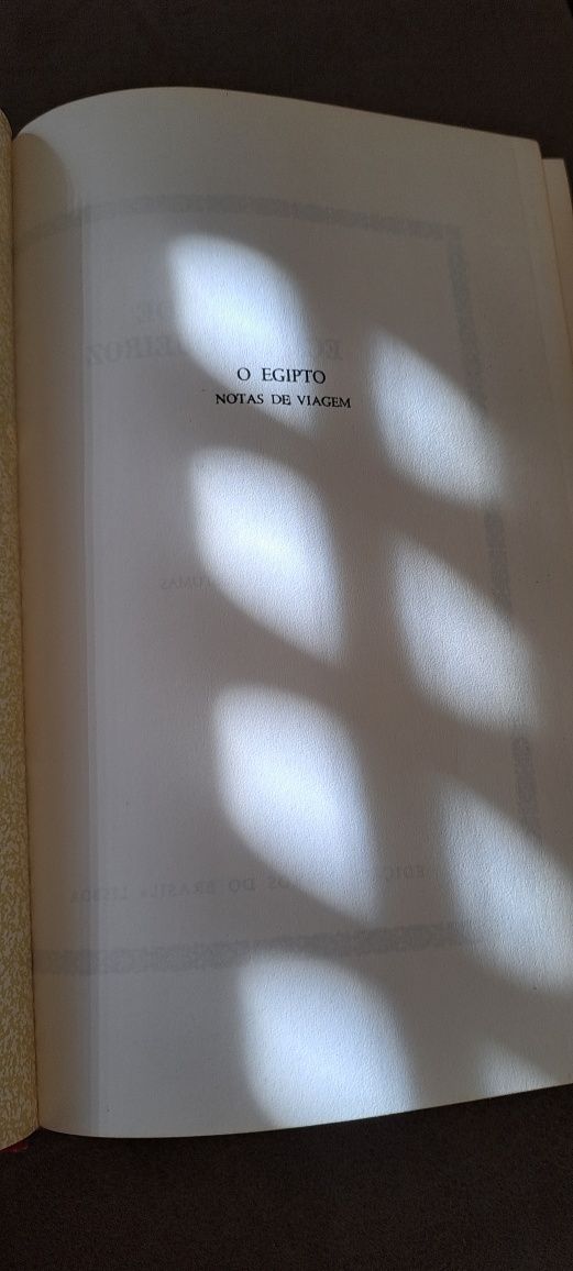 Livro "O Egito" de Eça de Queiroz.