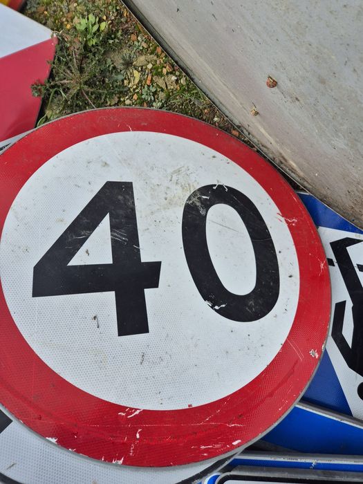 Znaki drogowe.  Prezent na jubileusz.  Dekoracje bar. Garaż