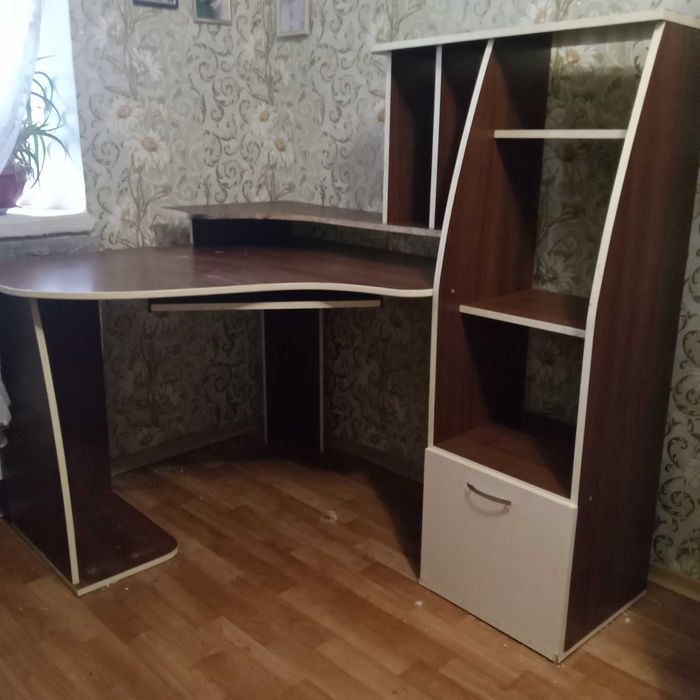 Стіл комп'ютерний кутовий. Письмовий стіл