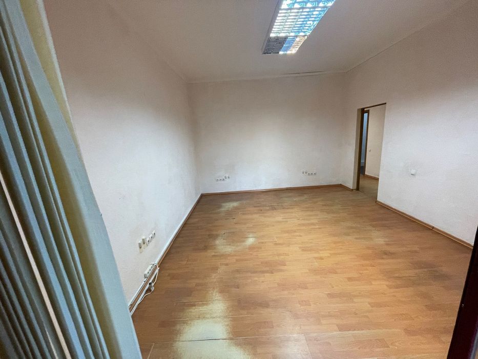 Продаю квартиру Шота Руставелі 44 2к центр 86 кв.м.