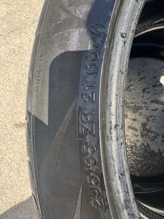 Vredestein 295/35/21 R21 шини літні пара