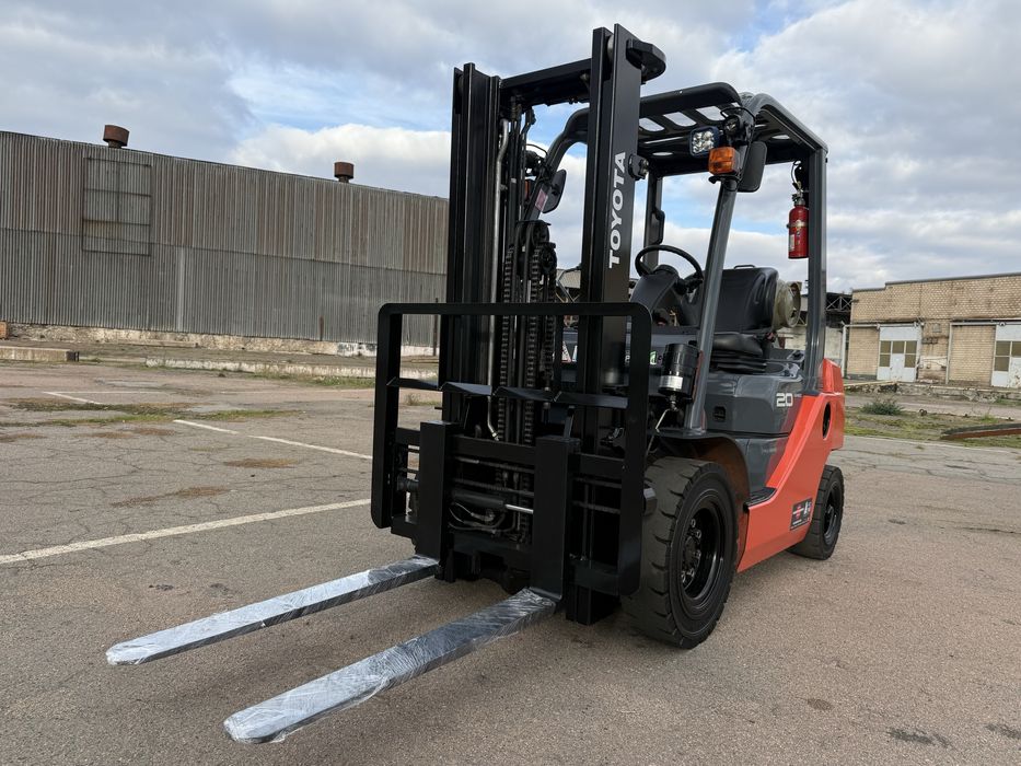 Навантажувач вилковий з вагами TOYOTA02-8FG20 вилочный погрузчик, кара