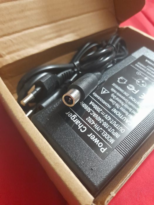 Carregador para trotinete 42v 2ah novo na caixa