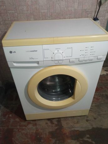 Продам стиральную машину lg узенькая.