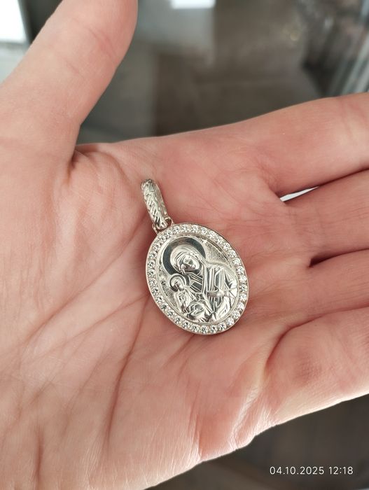 Срібна підвіска .