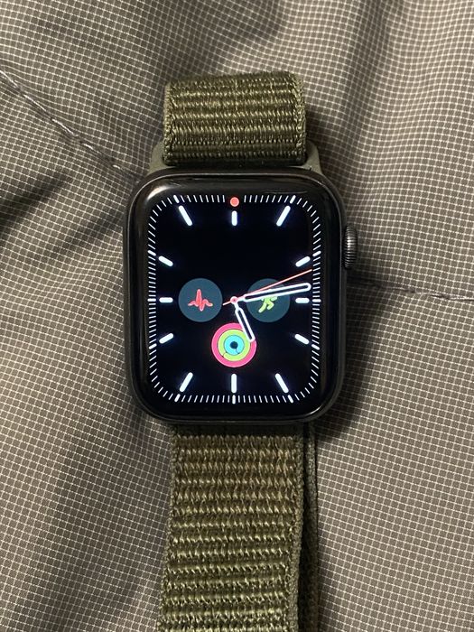 Apple Watch series 5 44mm Aluminium & Ceramic case