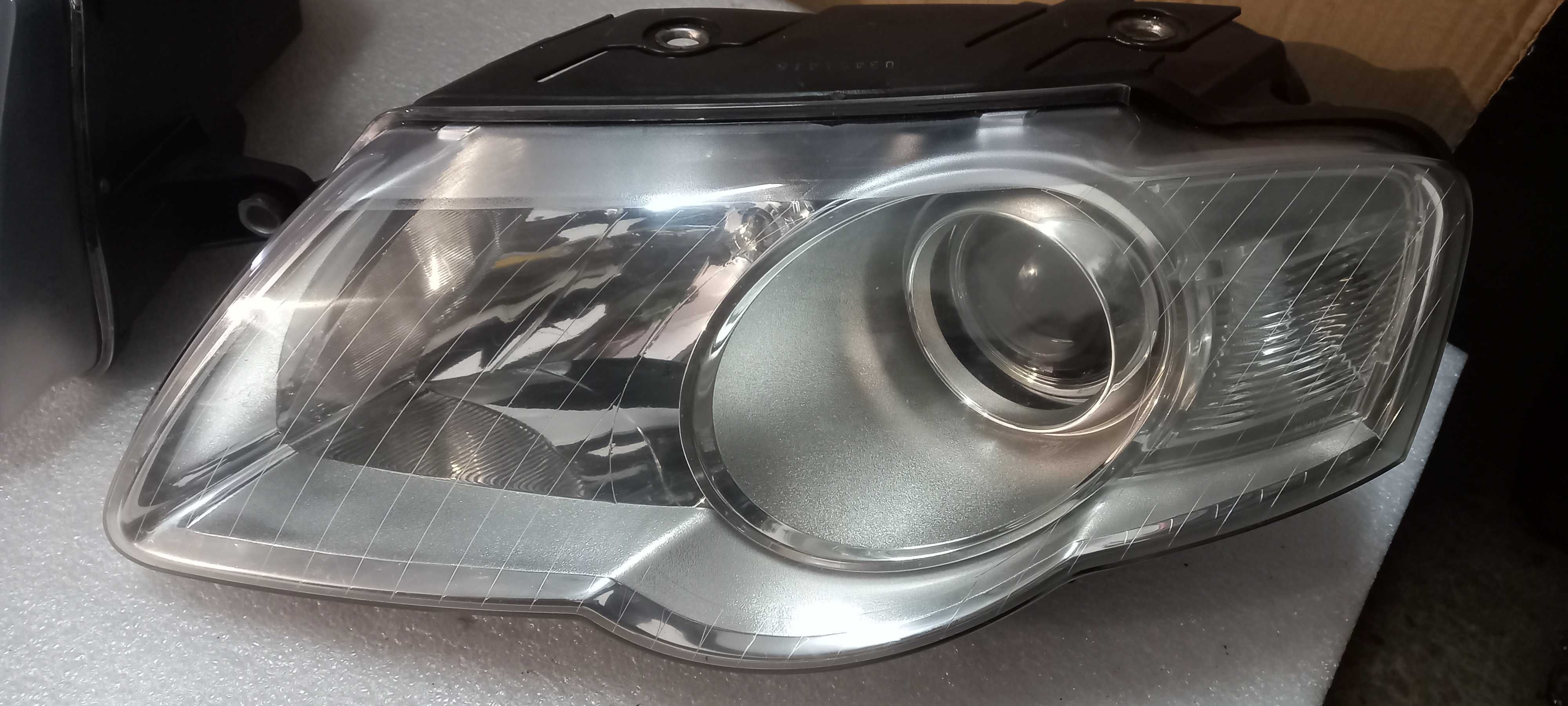 Lampa lampy przód Volkswagen Passat B6 Europa