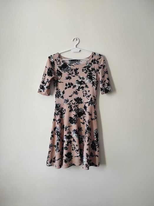 Sukienka w kwiaty M