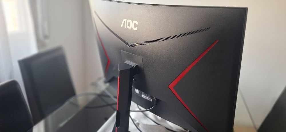 Monitor Gaming Aoc curvo 32, novo