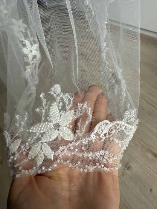 Dlugi welon slubny slub zdobiony krysztalki koraliki glamour