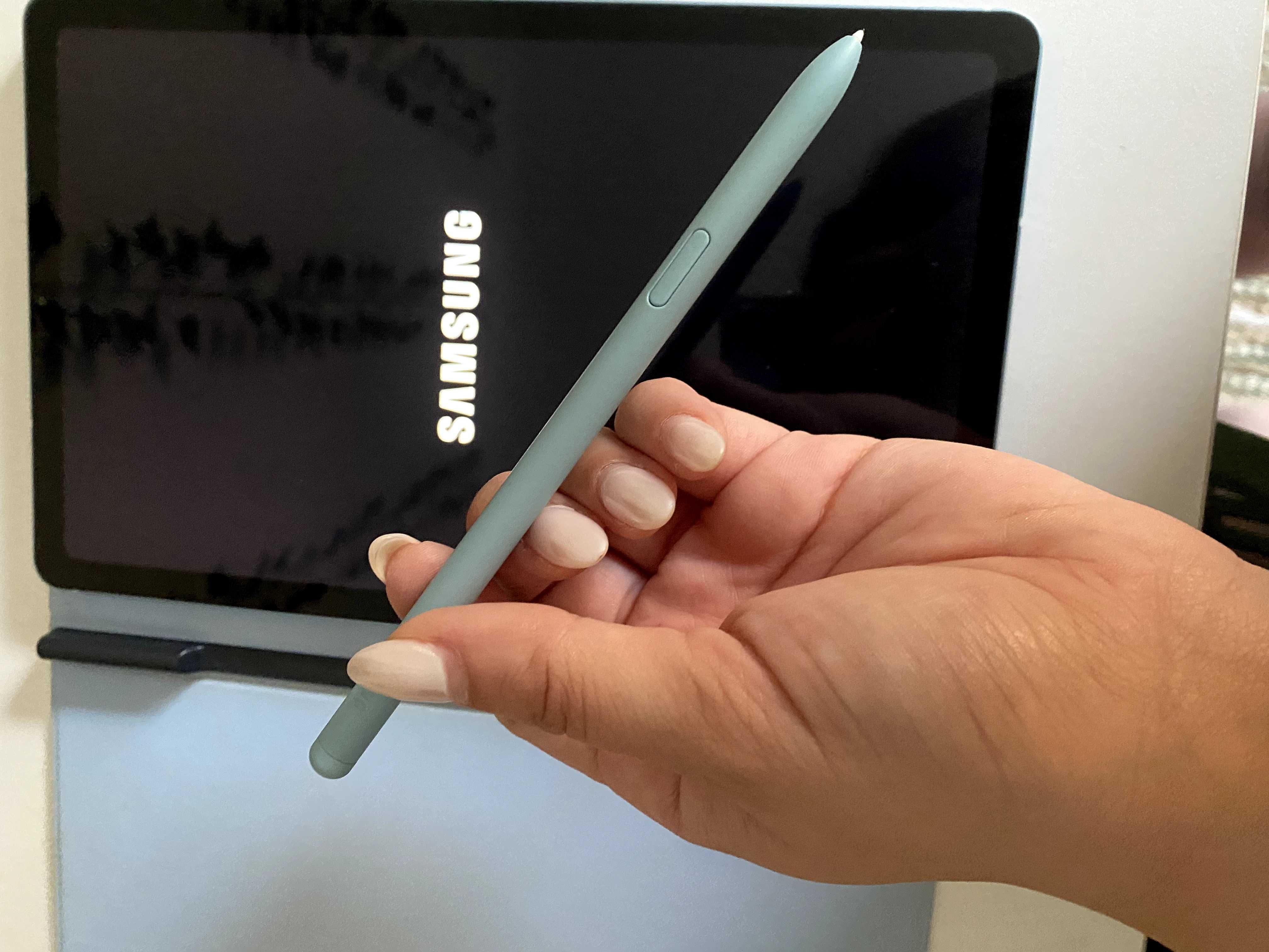 Tablet Samsung S6 lite, 128gb, azul bebé com S Pen e capa magnética