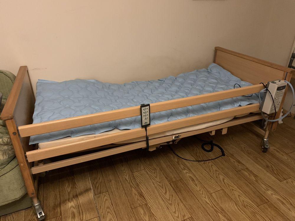 Łóżko szpitalne Linak z materacem przecieodleżynowym