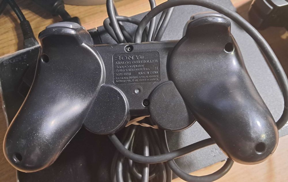 Геймпади PS1 і PS2, оригінальні контролери від SONY Playstation.