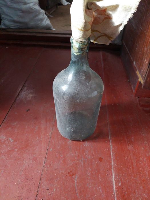 Продам стеклянный бутиль.