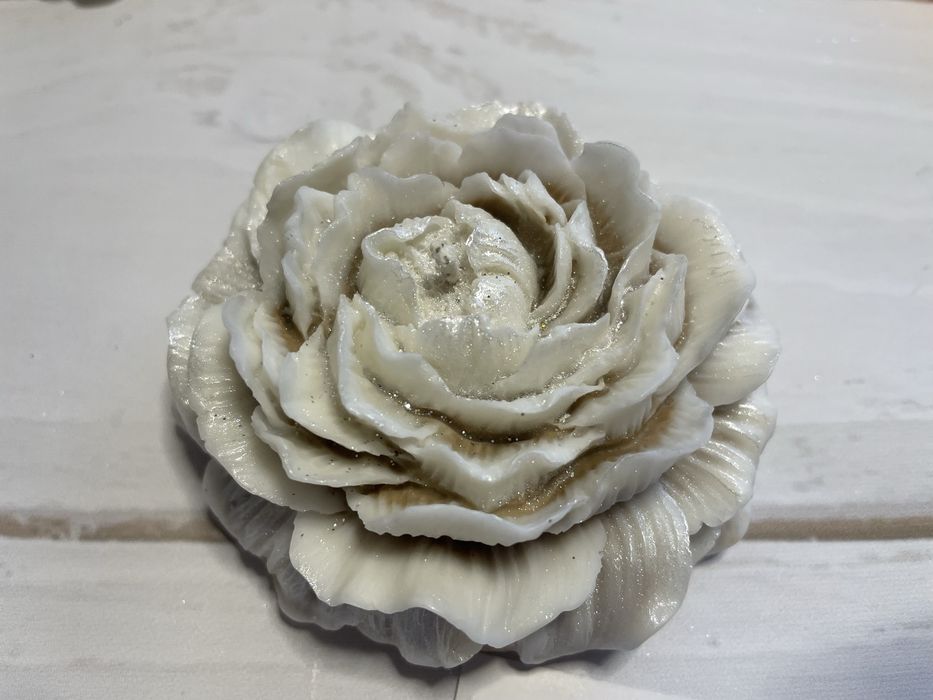 Свічка півонія з соєвого воску ручної роботи подарунок