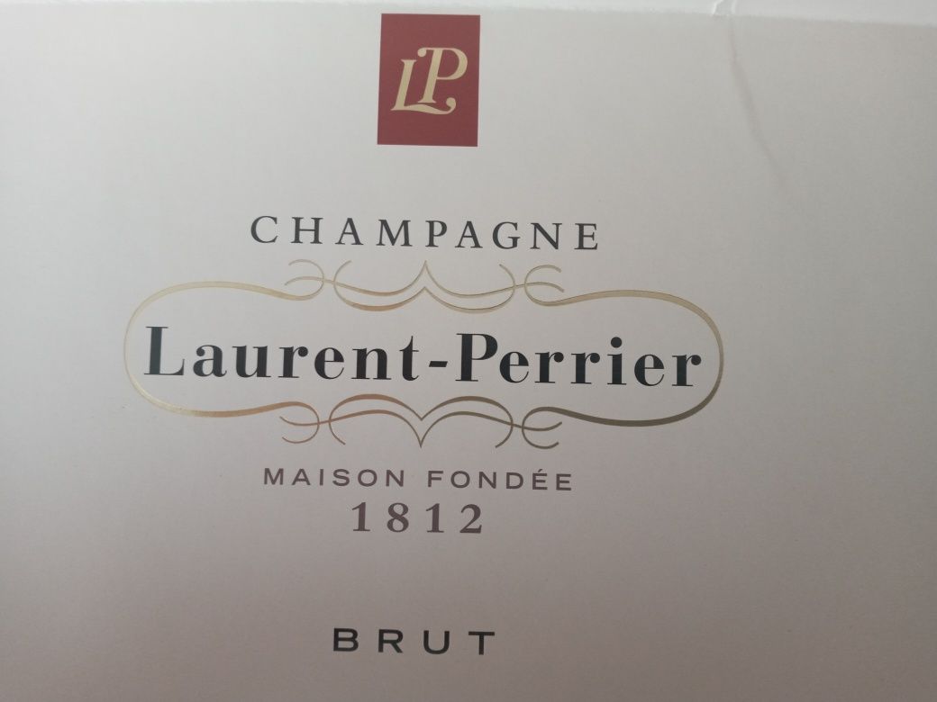 Коробка от элитного шампанского Laurent-Perrier.