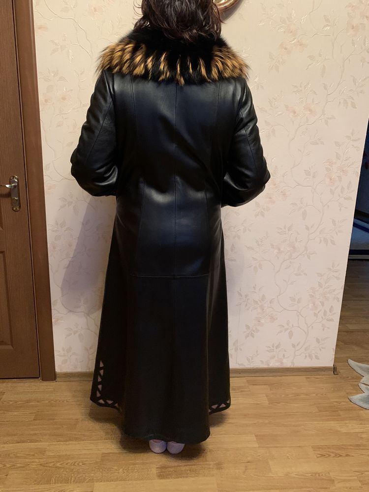 Кожанное женское пальто