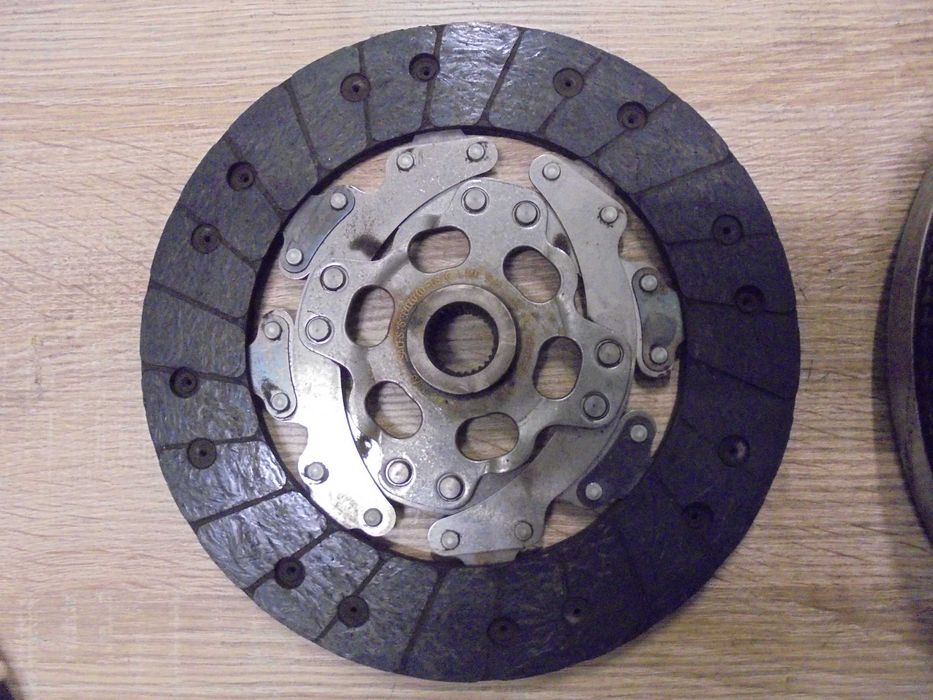 KOŁO DWUMASOWE SPRZĘGŁO 1,9tdi 105km BXE stan bdb