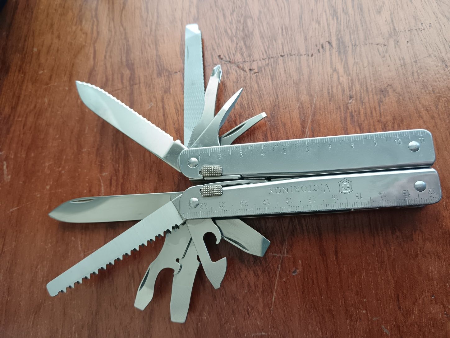 Ferramenta Victorinox Swiss Tool.
Tamanho grande.
Em estado