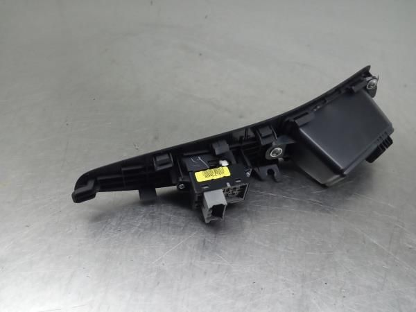 Comando / botão / interruptor vidros trás esquerdo HYUNDAI i20 Active