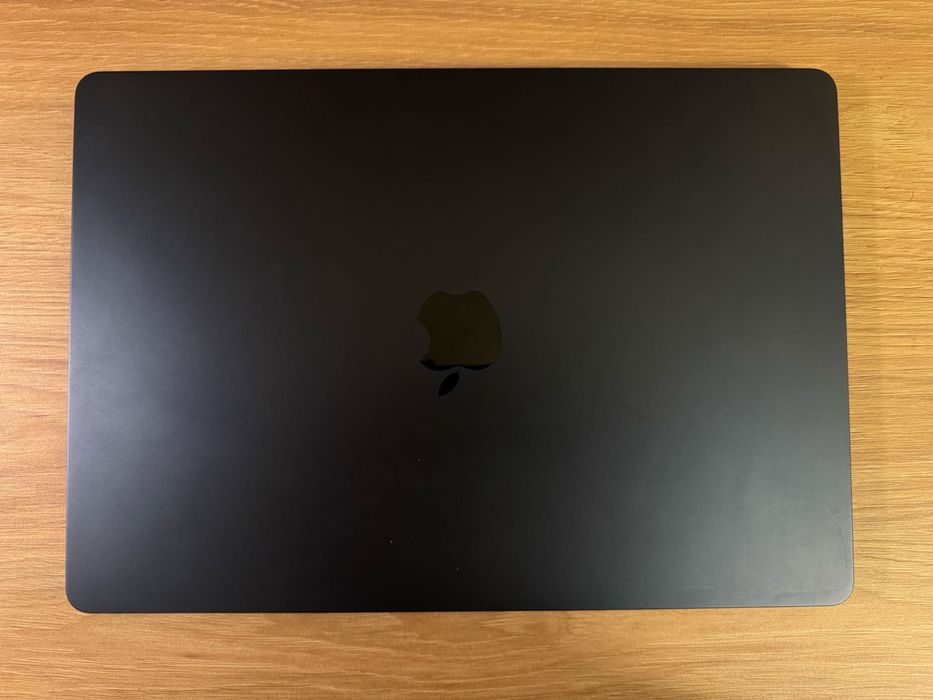 Apple MacBook Air 15” M2 2023 – 8GB / 256GB – Północ – 10/10 Idealny