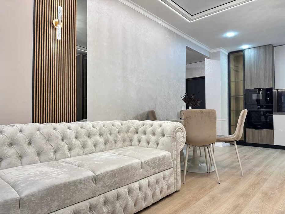 Шикарна двокімнатна квартира з кухнею-студією