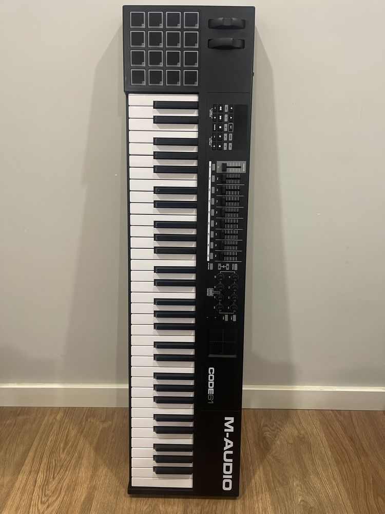 M-Audio CODE61 , Teclado Controlador Midi Profissional.