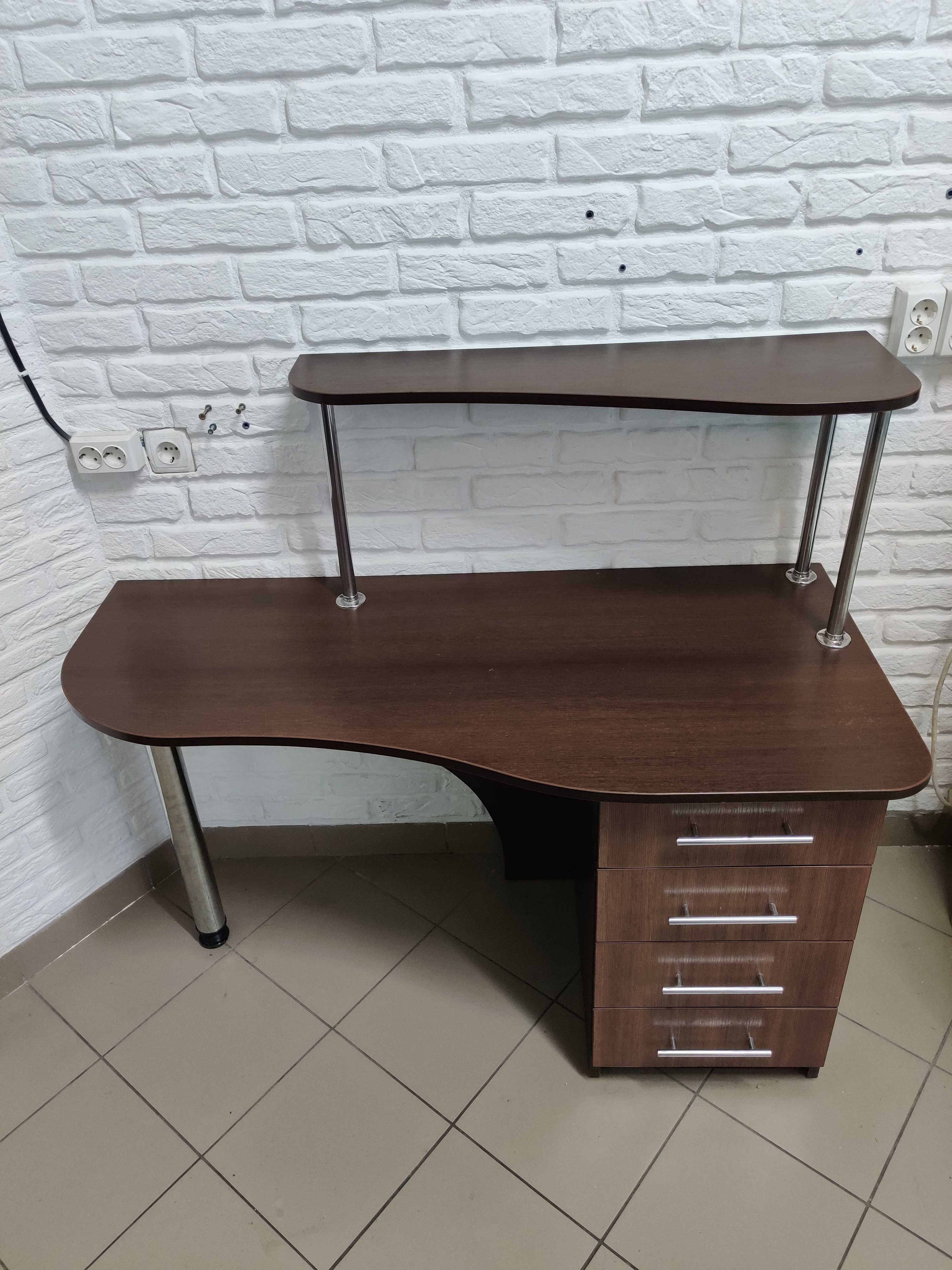 Стіл офісний(кімнатний), стан відмінний, гарна якість. Самовивіз.