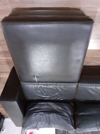 Sofá de 2 ou 3 lugares em pele castanha + complemento chaise longue