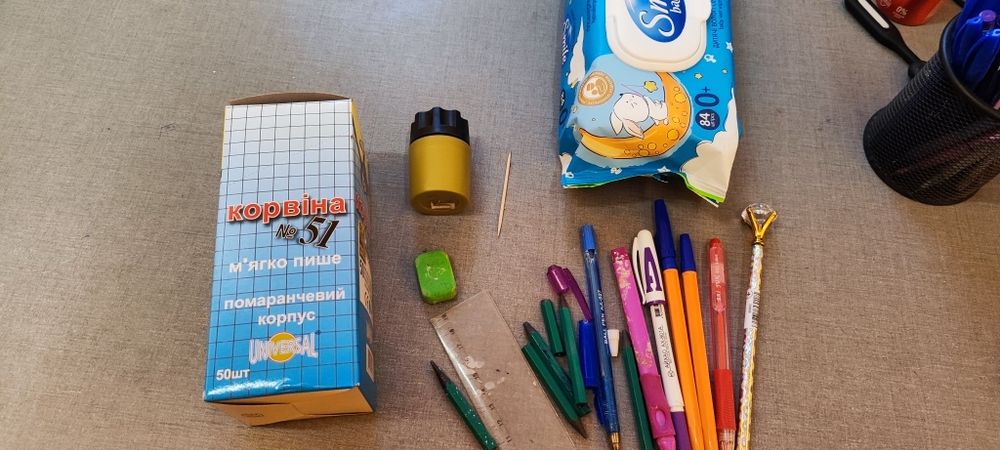 Віддам безкоштовно різну канцелярію для дітей