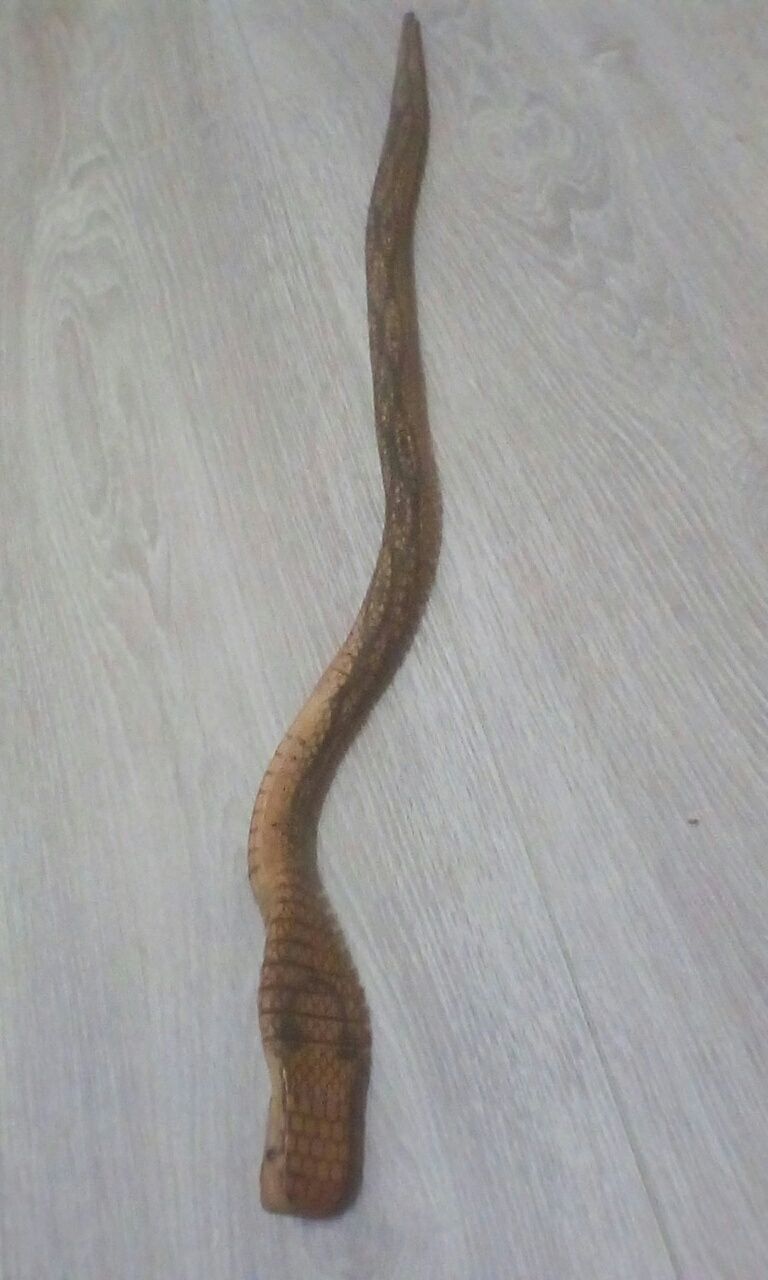 Деревянная змея-кобра,оса-брилок