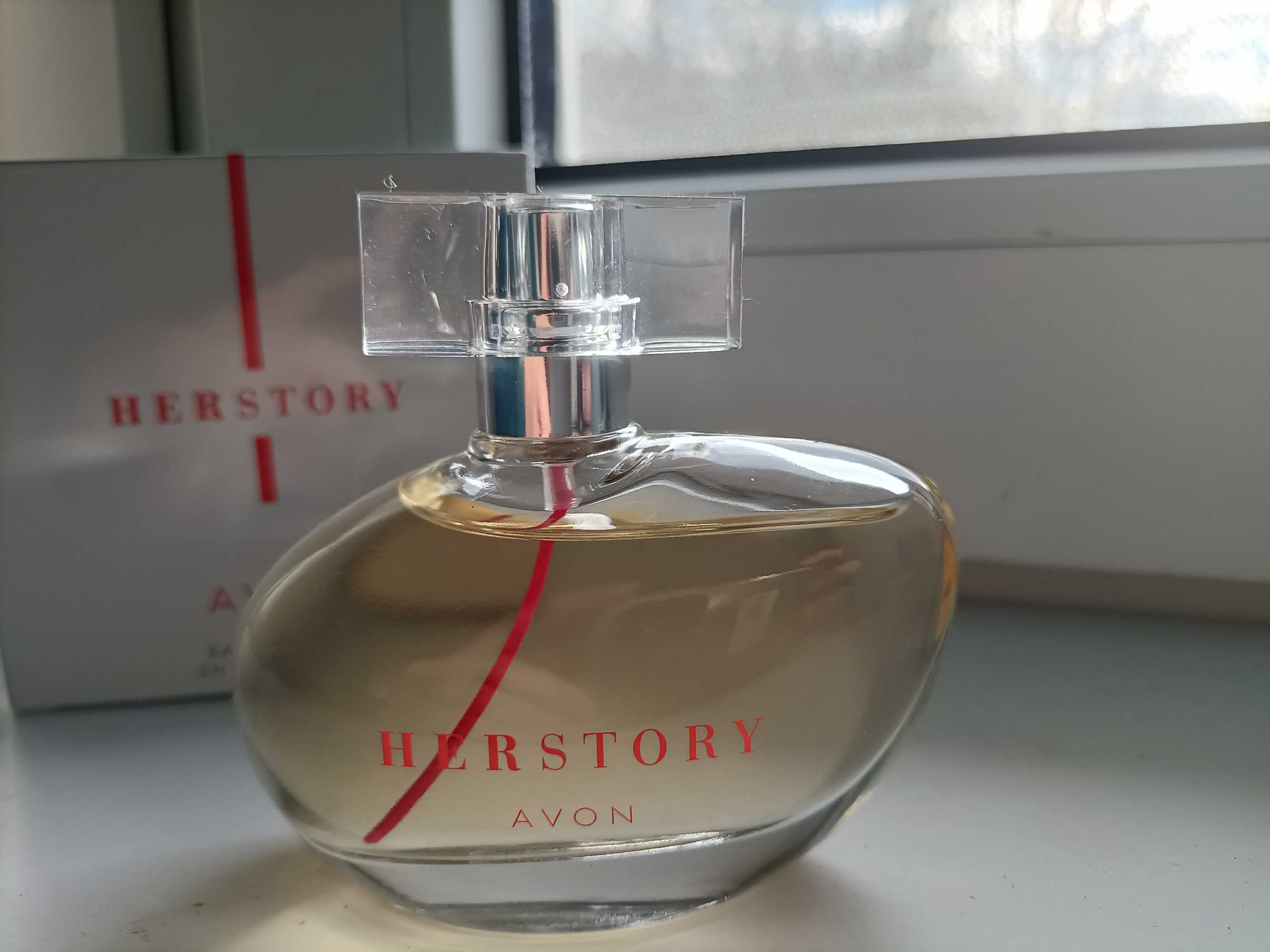 Avon perfumy her story